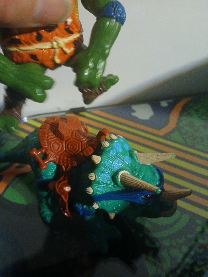 Vintage 1992 TMNT Teenage Mutant Ninja Turtles Caveman Leo Dingy Dino Playmates - Image 3 of 4