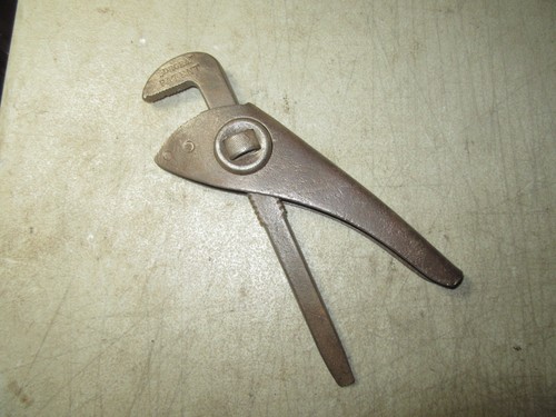 Vintage unusual plier wrench tool DEGEA Patent 8 1/2'' simple steel construction - 第 1/18 張圖片