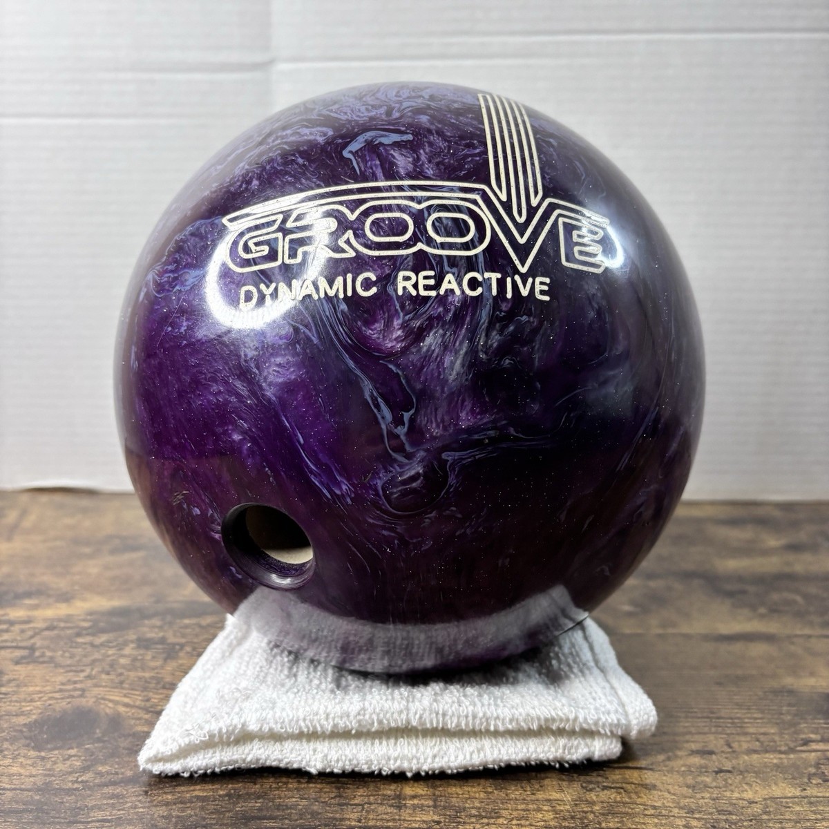 Brunswick Groove Dynamic Reactive 13lb 12oz Bowling Ball Purple