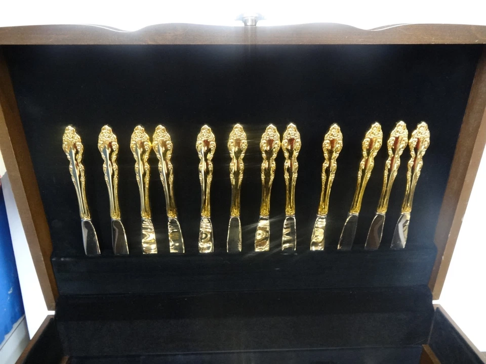 Juego de cubiertos Oneida 89 piezas oro barroco Rose Rogers en caja Foto 3 de 4