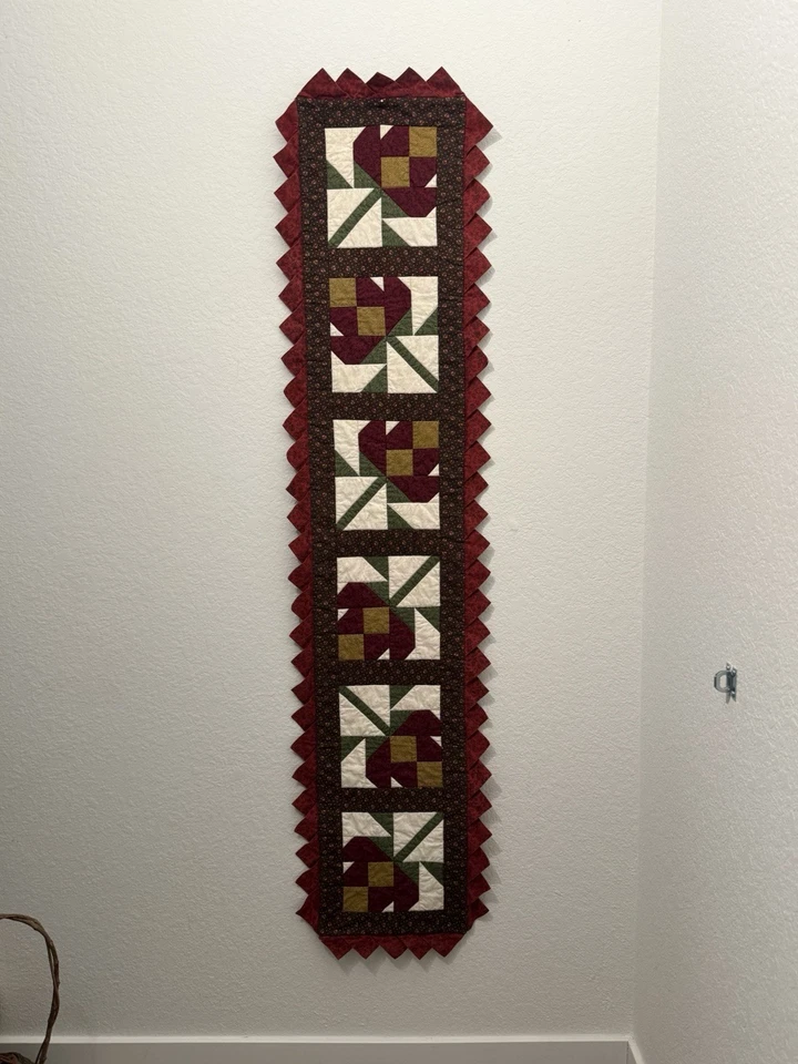 Corredor de mesa de vacaciones acolchado - Hecho a mano - Rojo, verde, ¡festivo! Foto 2 de 4