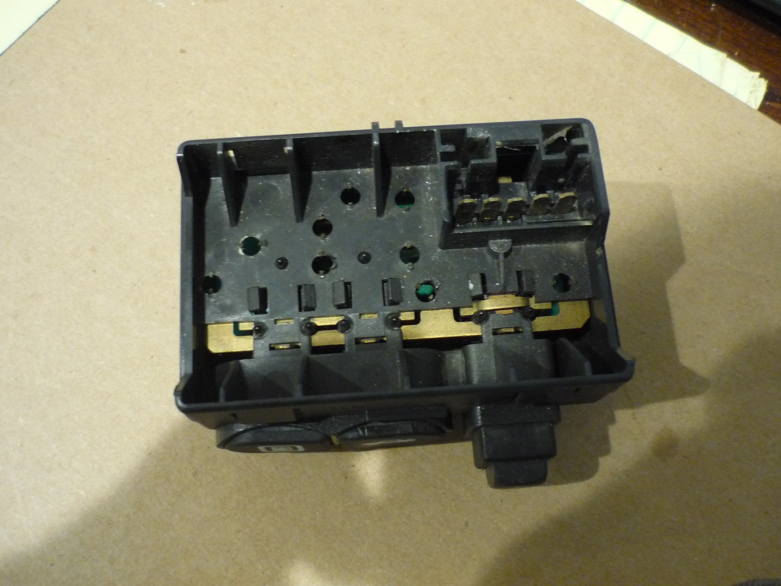 Maserati 4200 - Dash Glove Compartment Light & Control Switches - P/N 716338000