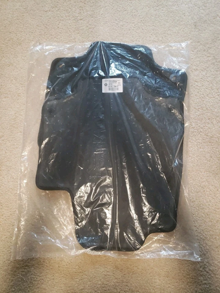 Juego de 4 alfombrillas negras para Chrysler Voyager/Pacifica OEM 2017-2024 Foto 2 de 4