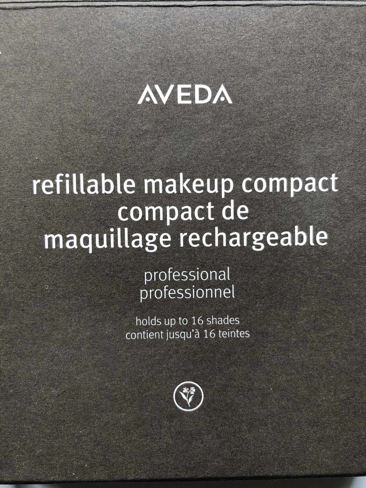 Aveda Refillable Makeup Compact Professional (holds up to 16 Shades ...