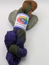 1 SKEIN DONE ROVING FROLICKING FEET  100% SW MERINO FINGERING WEIGHT YARN
