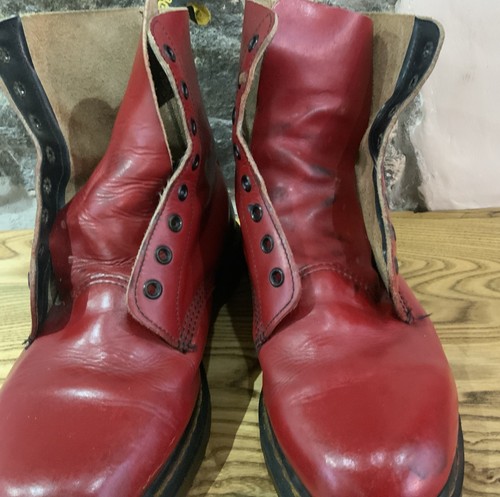 Botas vintage DR MARTENS ROJO CEREZA talla 9uk 8 agujeros con cordones Hechas en Inglaterra - Imagen 12 de 23