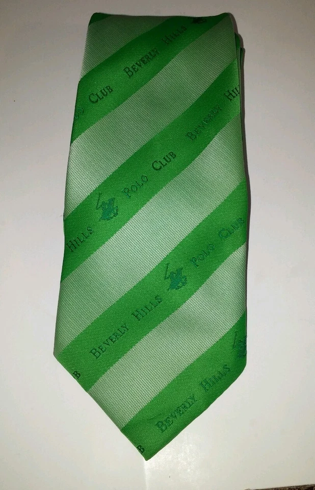 Corbata Beverly Hills Polo Club a rayas verdes con jugadores de polo Foto 2 de 3