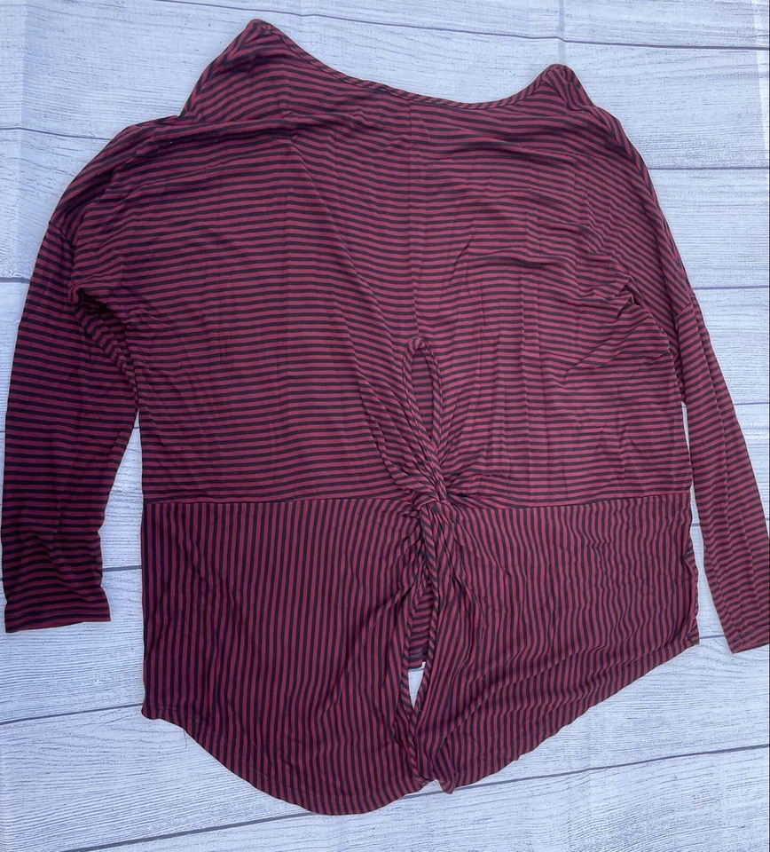 Blusa feminina Double Zero pequena borgonha e listra preta manga longa - Imagem 2 de 2