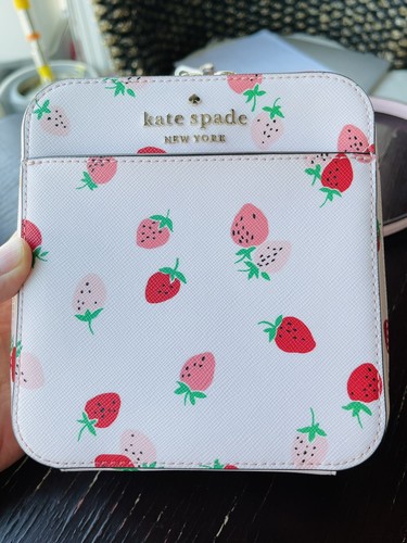 kate spade daisy wild strawberries vanity crossbody