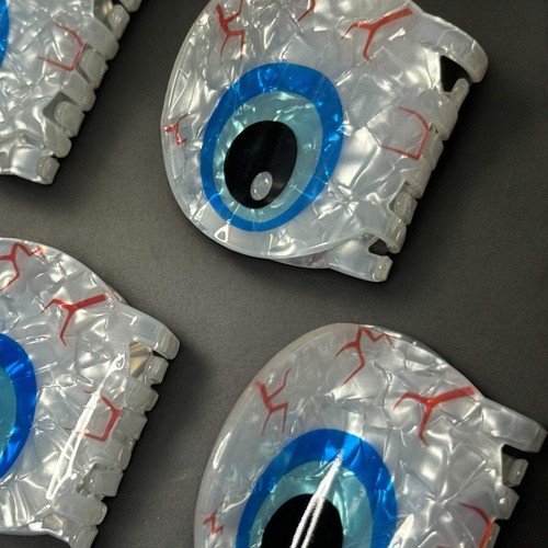 EYEBALL ACETATE CLAW CLIP - Picture 7 of 8