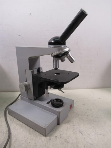 Leitz Wetzlar SM-LUX Monocular Microscope with 3 Objectives 40x 10x 4x - Afbeelding 1 van 18