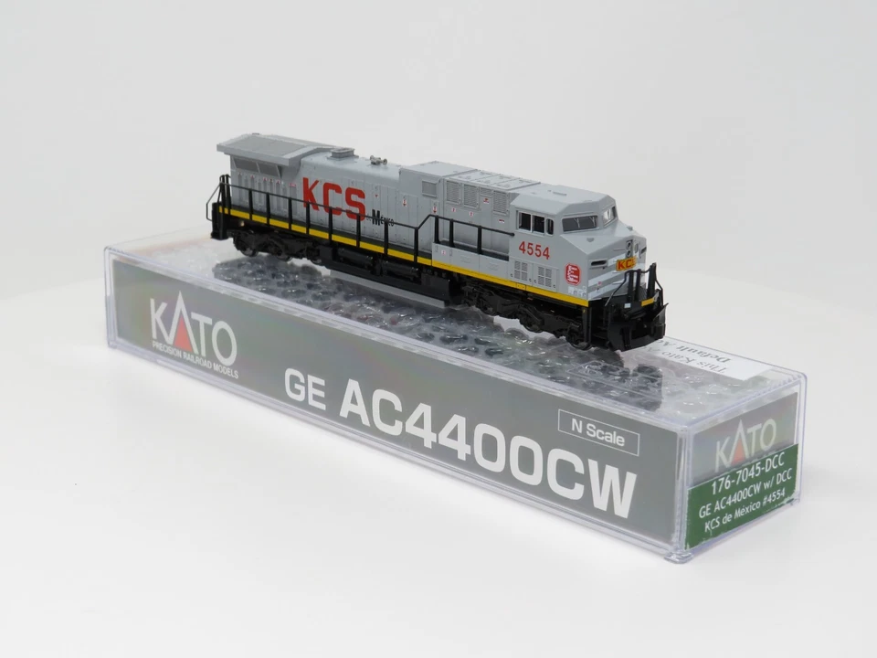 Грузовой дизельный локомотив поезд Kato N 176-7045-DCC KCS de Mexico GE AC4400CW - Изображение 3 из 4