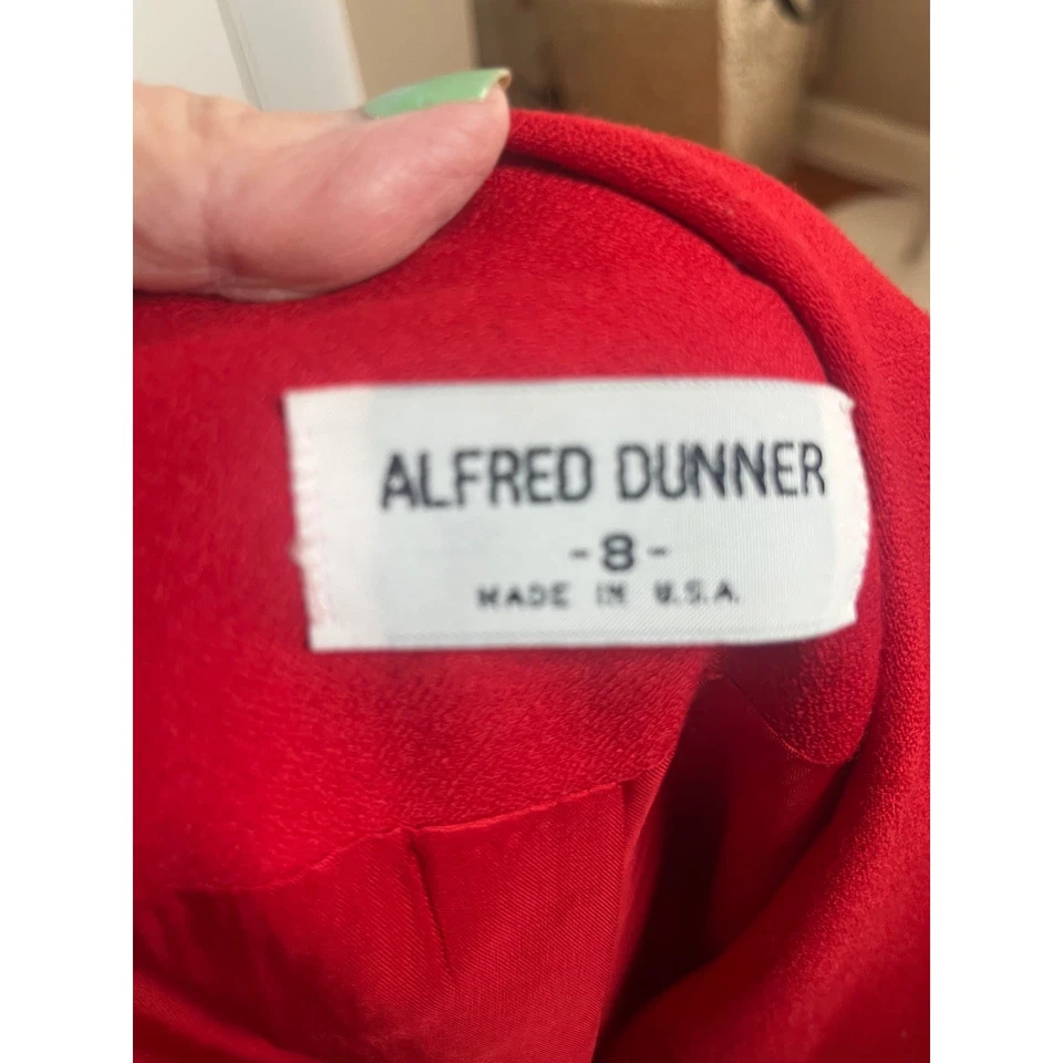 Blazer feminino vintage anos 80 Alfred Dunner vermelho botões dourados tamanho 8 ombreiras - Imagem 4 de 4