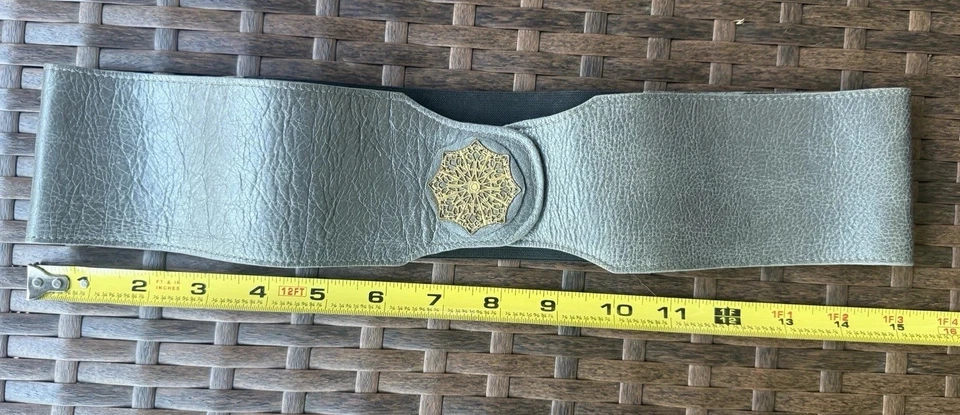 Cinturón de cuero Nyovee para RK. Muestra de filigrana de latón mediana grande OFERTA Foto 2 de 4