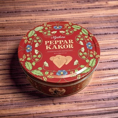 Nyakers Peppar Kakor Red Cookie Tin Floral