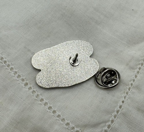 Cute Lite Green Tennis Shoes W A Heart On The Toe Brooch Pin Lapel Pin - Picture 4 of 4