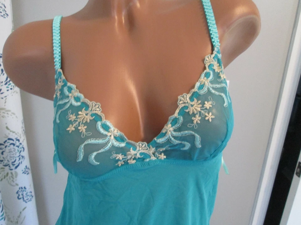 Pantalón corto de malla verde azulado pequeño de H&M Babydoll Chemise Foto 2 de 4