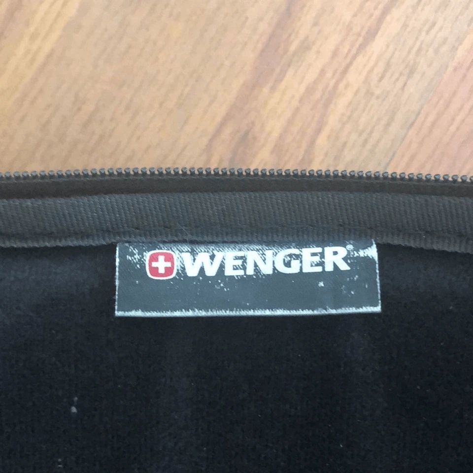 Wenger Negro y Rojo Portátil Ejército Suizo Acolchado Bolso Estuche Foto 3 de 4