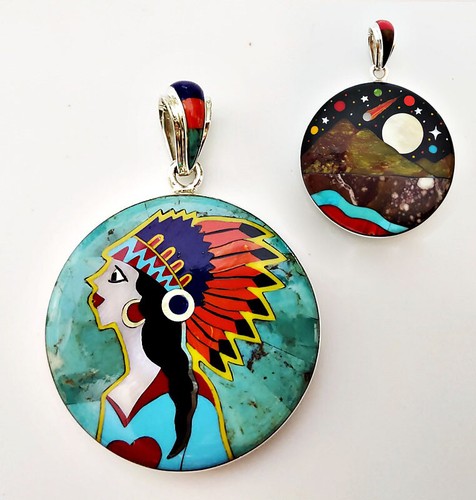 LOVELY HANDCRAFTED SQUAW TURQUOISE MOUNTAIN INLAY .925 SILVER MEDALLION PENDANT - Picture 2 of 4
