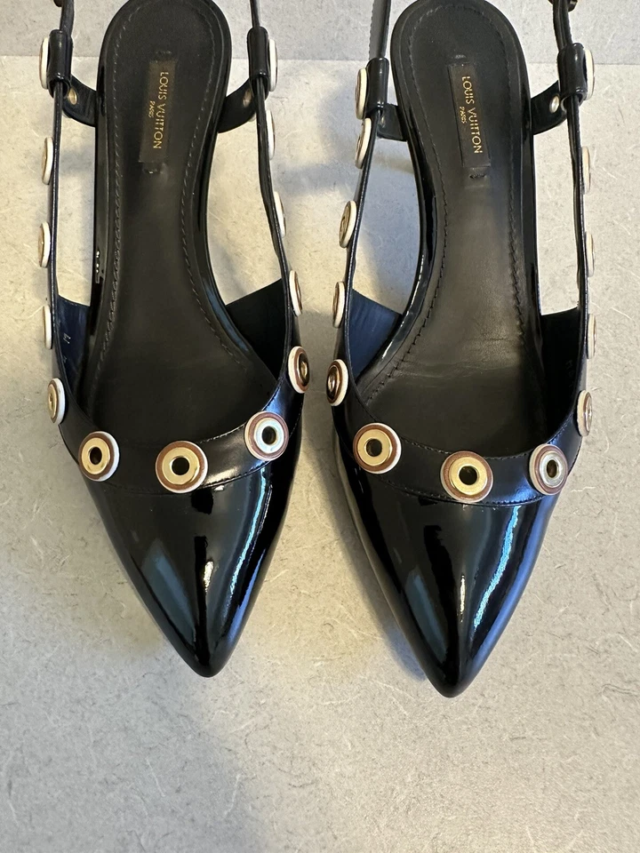 SAPATO SLINGBACK FEMININO AUTÊNTICO LOUIS VUITTON COURO ENVERNIZADO, TAMANHO 39 - Imagem 4 de 4