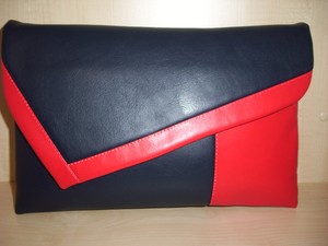similpelle scuro Pochette blu a asimmetrica Regno nel mano e Unito rosso Fatto in OTO6nIB