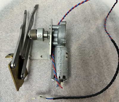 Eppendorf 5804 Centrifuge Lid Motor Valeo 404.156  24V, 069G