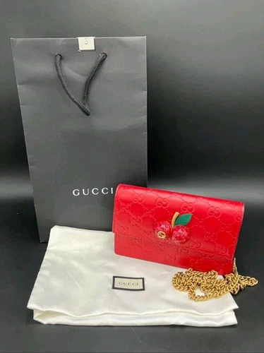 Sac bandoulière Gucci Sima GG Supreme cuir cerise rouge authentique