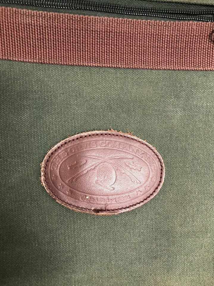 MALETA EQUIPAJE RODANTE ORVIS VINTAGE CLÁSICA VERDE CON RIBETE MARRÓN 22" Foto 3 de 4