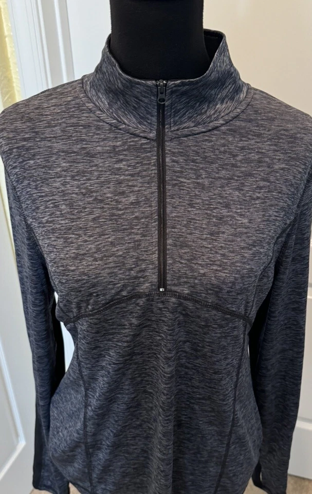 Camisa deportiva negra mediana Be Inspired para mujer 1/4 cremallera manga larga con orificios para el pulgar Foto 2 de 4