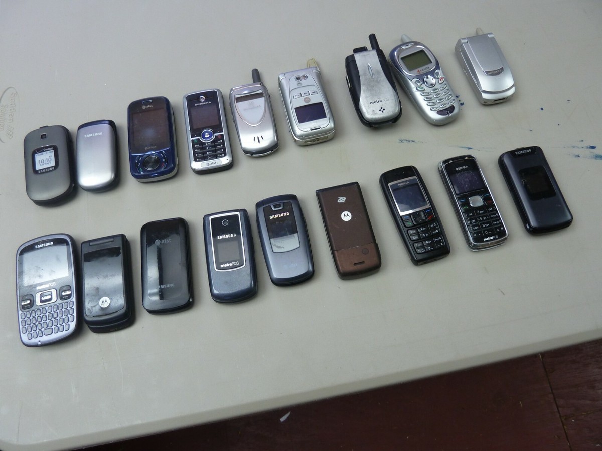LOT OF 15+ CELL PHONES FOR PARTS / REPAIR , LG, SAMSUNG, Moto and