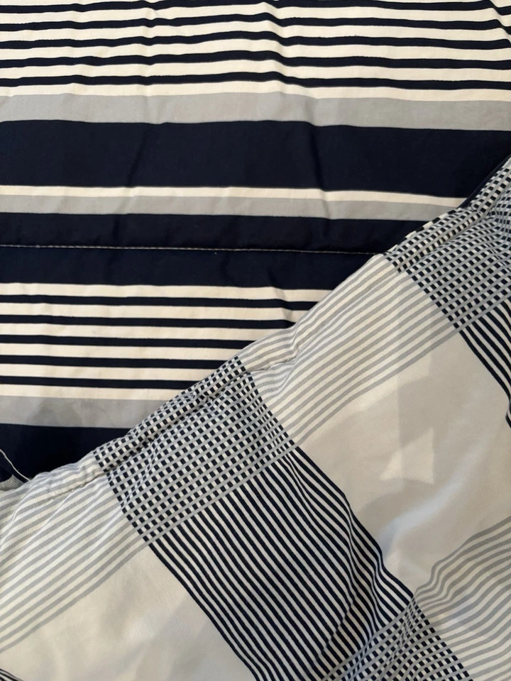 105”x95” Comforter Quilted Navy Blue & White, Striped & Checked Unbranded - Image 3 of 3