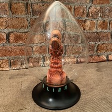 Alien Movie Prop Chestburster Model in glass Egg display case