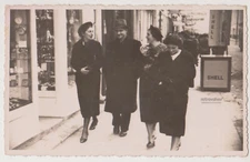 Three Young Women & Man Walk Past the Iconic Shell Advertisement Antique Photo
