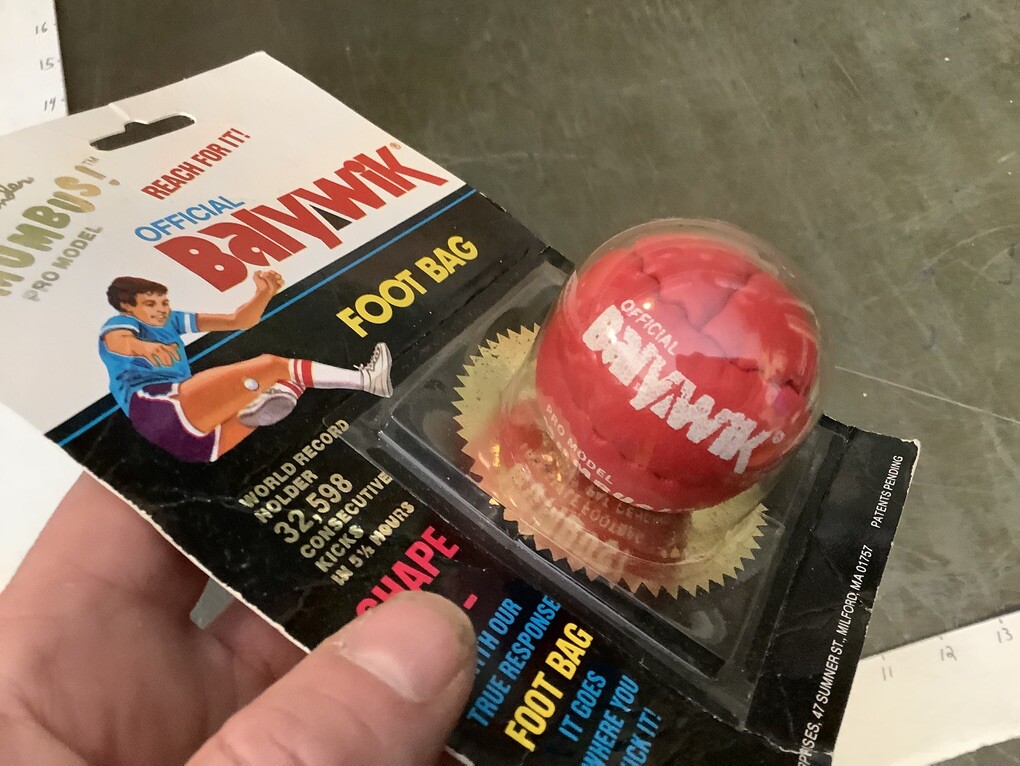 Original SEALED UNUNSED -- 1985 Balywik MUMBUS all RED hacky