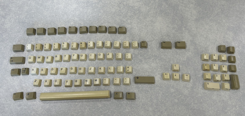 Commodore Amiga Mitsumi Keyboard keys - keycaps with plunger + spring