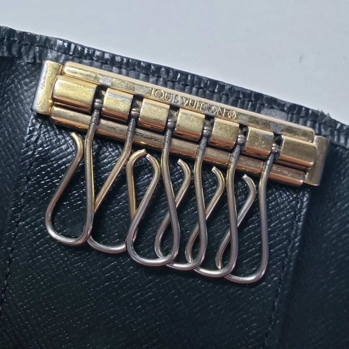 LOUIS VUITTON Black Epi Leather 6 Hooks Key Holder Case LOUIS VUITTON Black Epi Leather 6 Hooks Key Holder Case