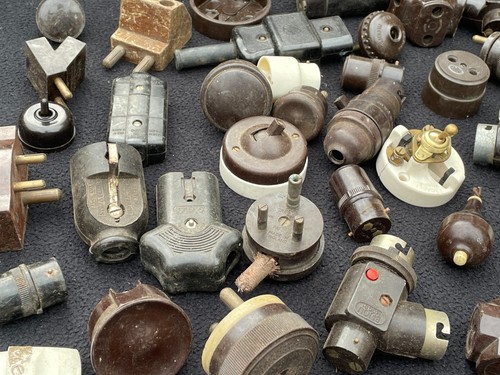 Large Mixed Job Lot Vintage Bakelite Light Switches Plugs Adaptors Restoration - Picture 7 of 13