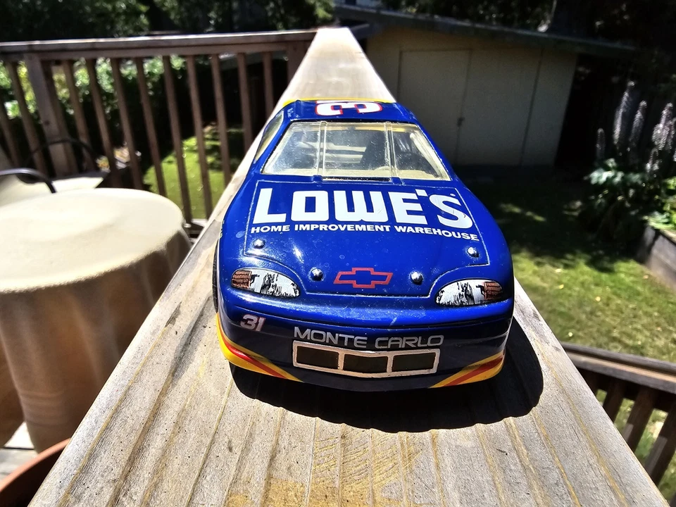 Chevrolet Monte Carlo 1997 Mike Skinner #31 Lowe’s WIX Filters escala 1:24 NASCAR Foto 4 de 4