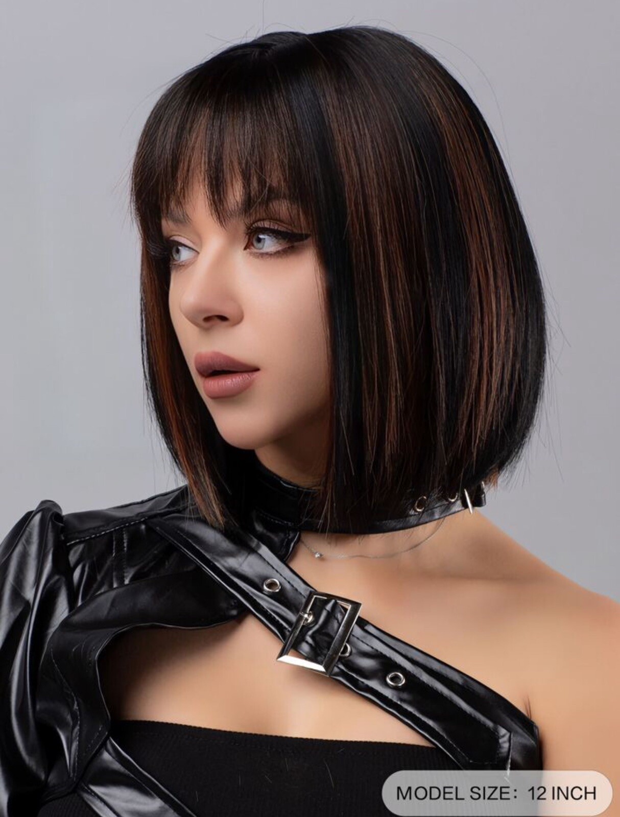Perruque synthétique courte 30cm sans brillance artificielle cheveux lisses