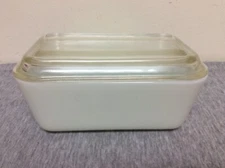Vintage Pyrex Early American 1 1/2 Pint Refrigerator Dish & Lid