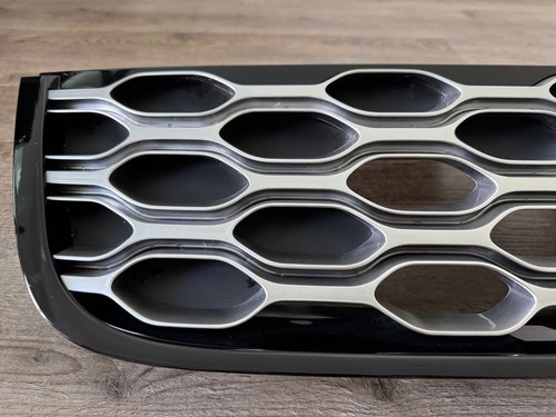 OEM Front Grille Land Rover Discovery 5 L462 2017-2024 (LR160076) - Picture 4 of 7