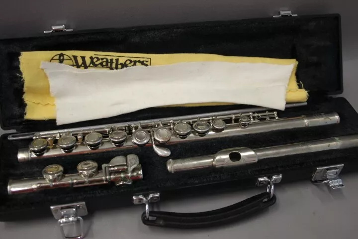 Yamaha YFL-225N Flute with Case. Japan. Good condition.