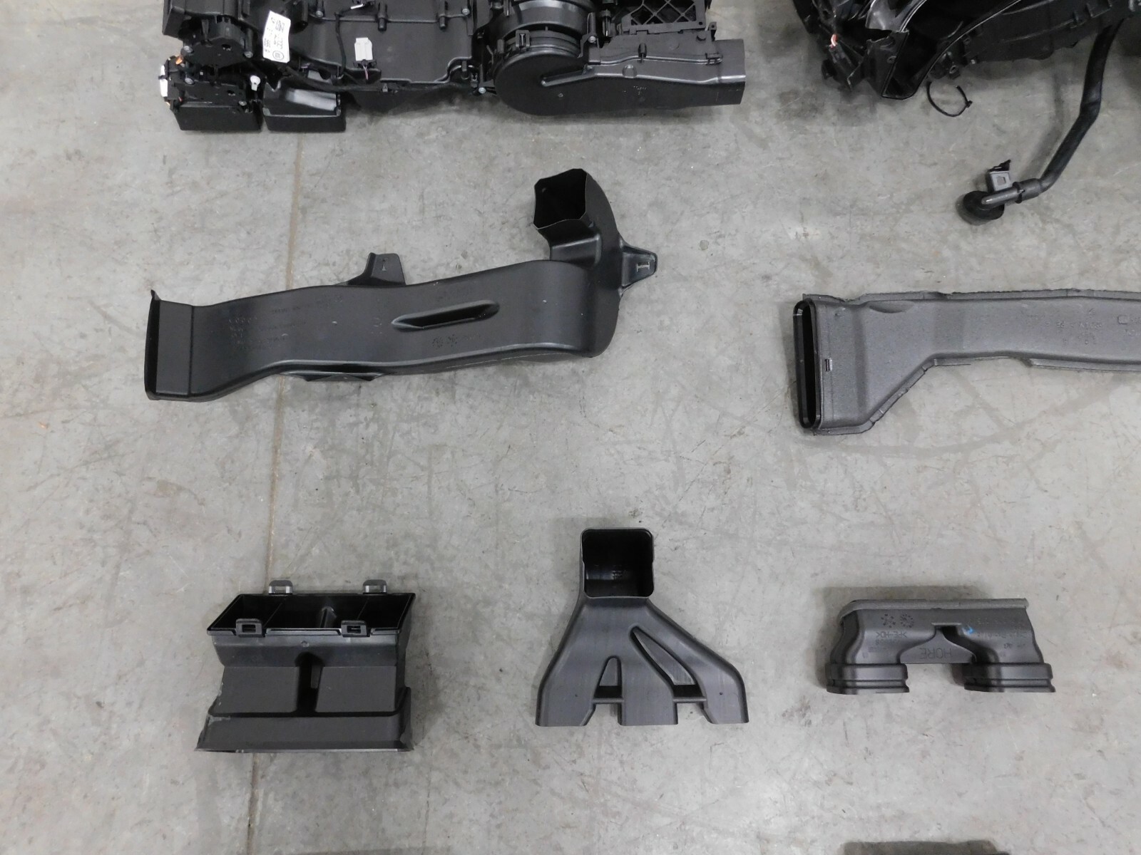 2019 20  Lamborghini Urus HVAC Unit / Ducts #1064 C2