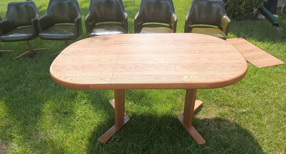 Vintage MCM Table and Chairs set table, leaf, 6 chairs local PU IL. No