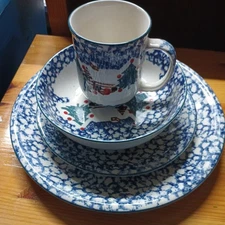 16 Piece Set Of Folkcraft Cabin in the Snow By Tienshan Rare Speckleware