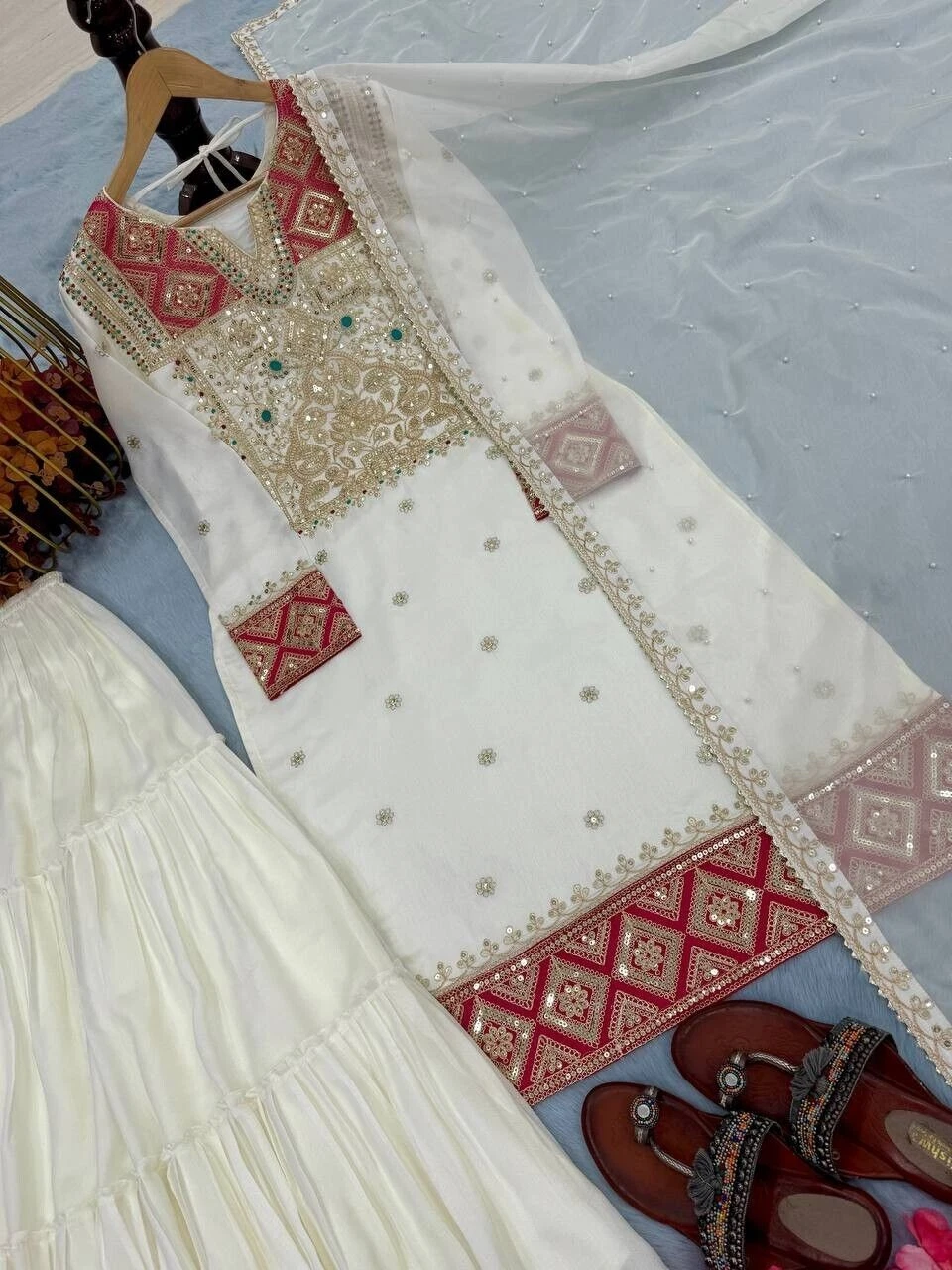 OFF WHITE Nuovo attraente Vichitra seta colore bianco sporco top palazzo con dupatta per festa