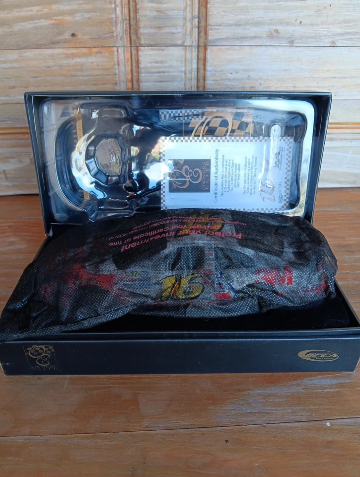 Литая модель Ford Fusion 2007 береговая охрана Nascar No16 масштаб 1:24 Owners Elite 1 из 500 - Изображение 2 из 4