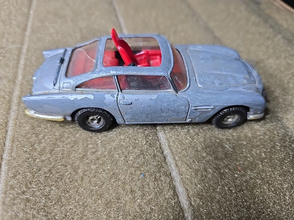 CORGI Nº270 - James Bond 007, Aston Martin DB5, Plateado (1968-1976) Repuestos Foto 3 de 4