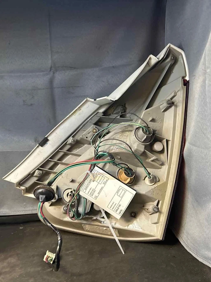 Fits 2004-2008 Nissan Maxima, Left Taillight Assembly, OEM:265257Y025 Foto 3 de 4