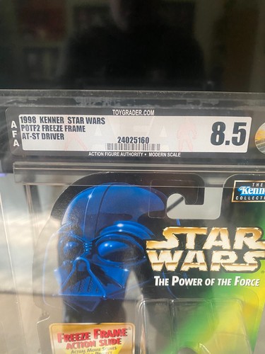 1998 Star Wars Kenner POTF2 Freeze-frame AT-ST Driver AFA85 - Picture 3 of 3
